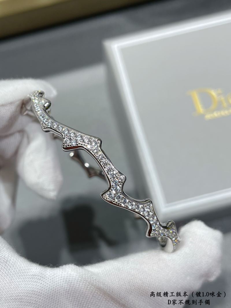 chr1st1an D10r bracelets